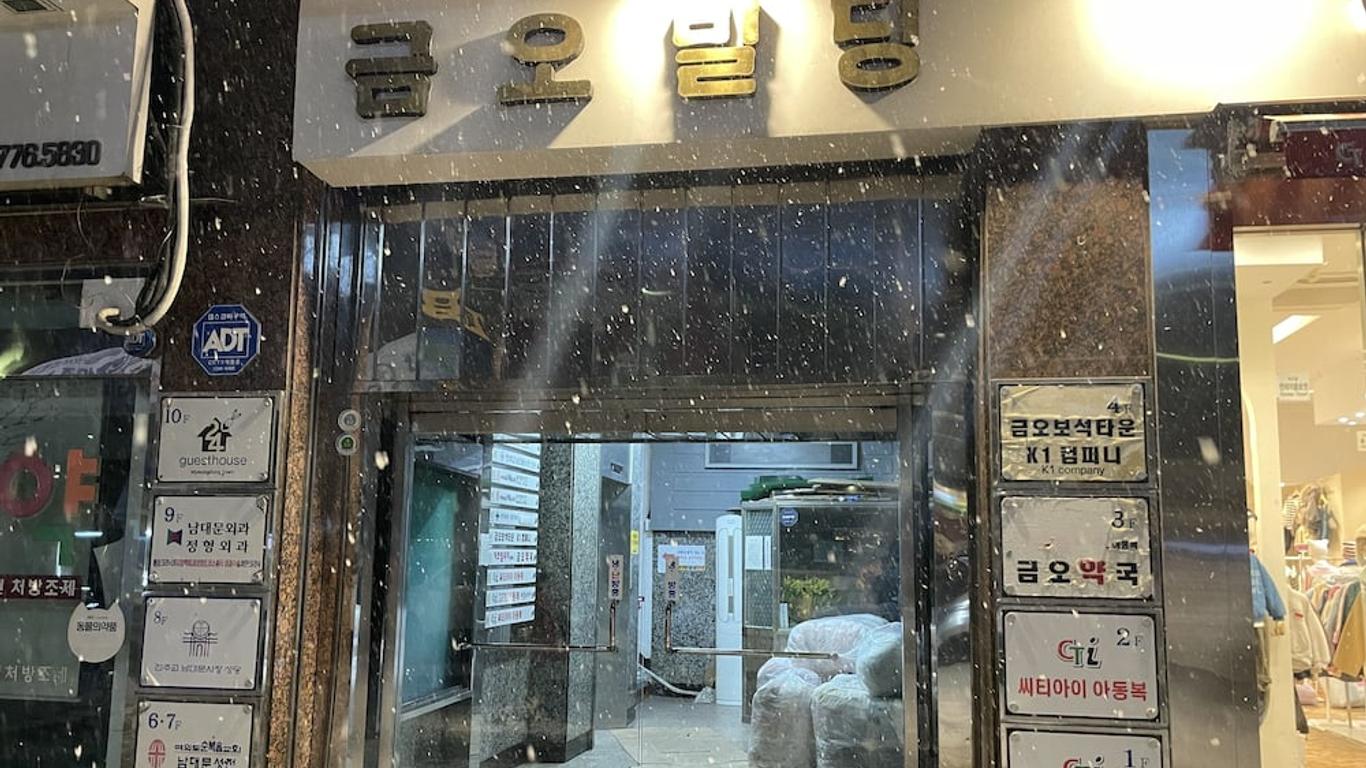 24 Guesthouse Myeongdong Town